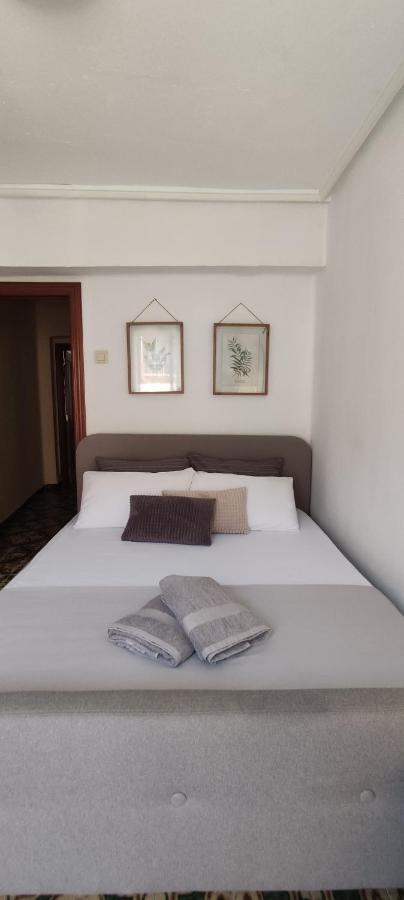 Habitacion Con Balcon Privado. Apartment Valencia Bagian luar foto