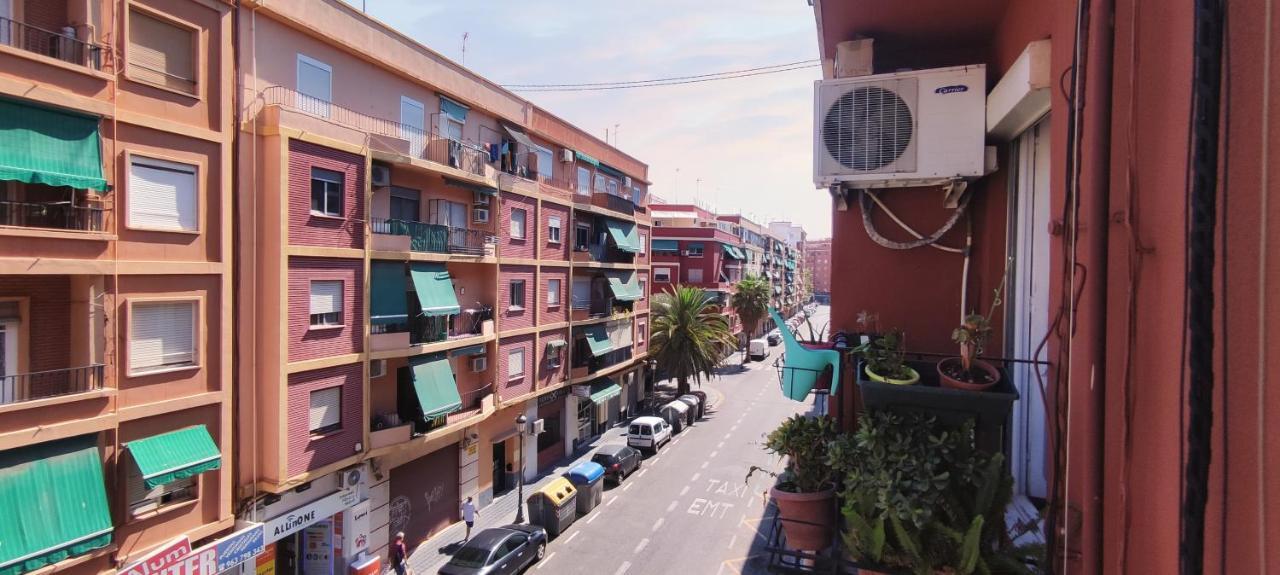 Habitacion Con Balcon Privado. Apartment Valencia Bagian luar foto